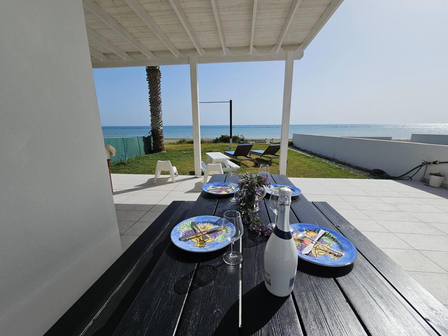Ammos Beachfront Villa Paradise Larnaca Exterior foto