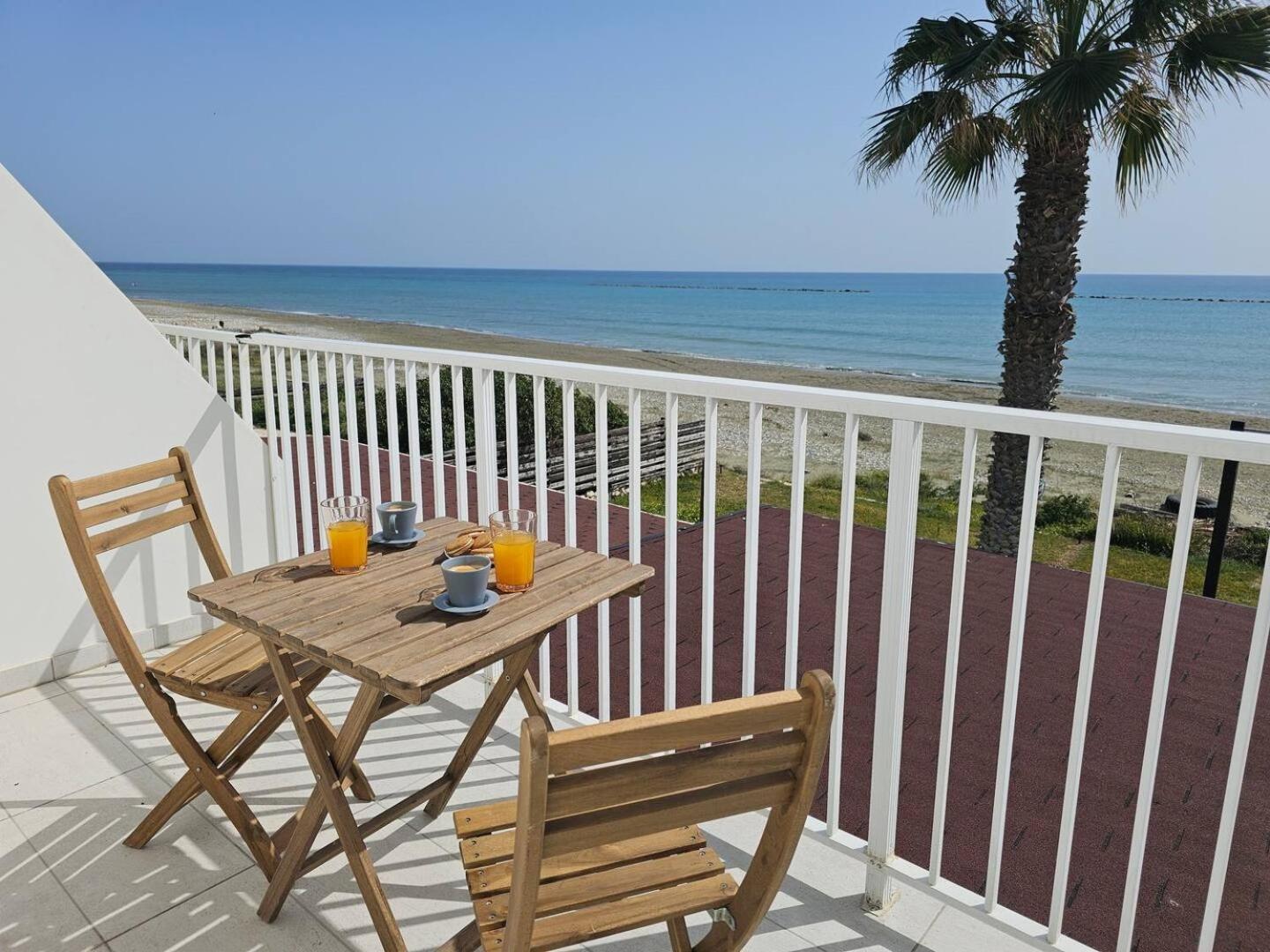 Ammos Beachfront Villa Paradise Larnaca Exterior foto